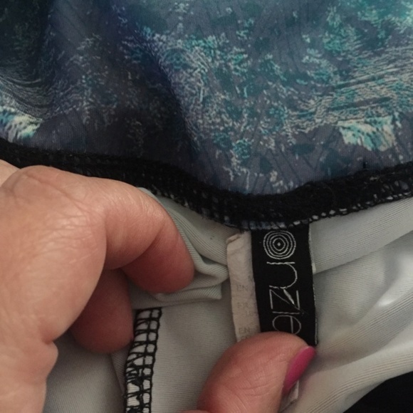 Onzie Mountain Print Capri Leggings Size M/L - Picture 5 of 8